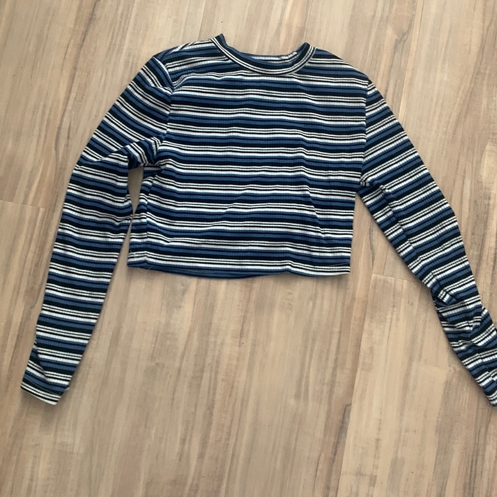 cropped long sleeve shirt, size: xs, brand: cotton on, only worn a few times